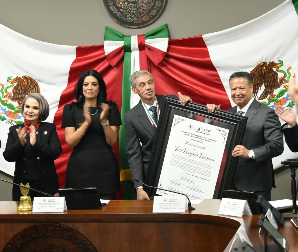 Congreso del Estado entrega presea Pedro María Anaya al historiador José Vergara Vergara